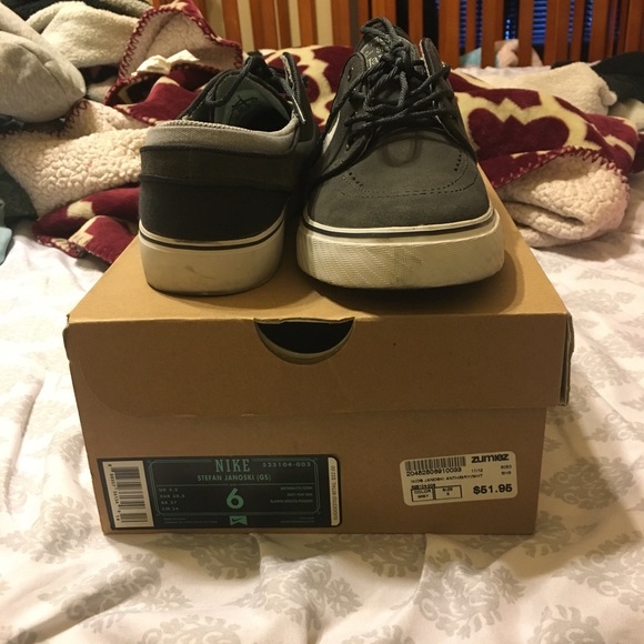 Nikes - Picture 4 of 4